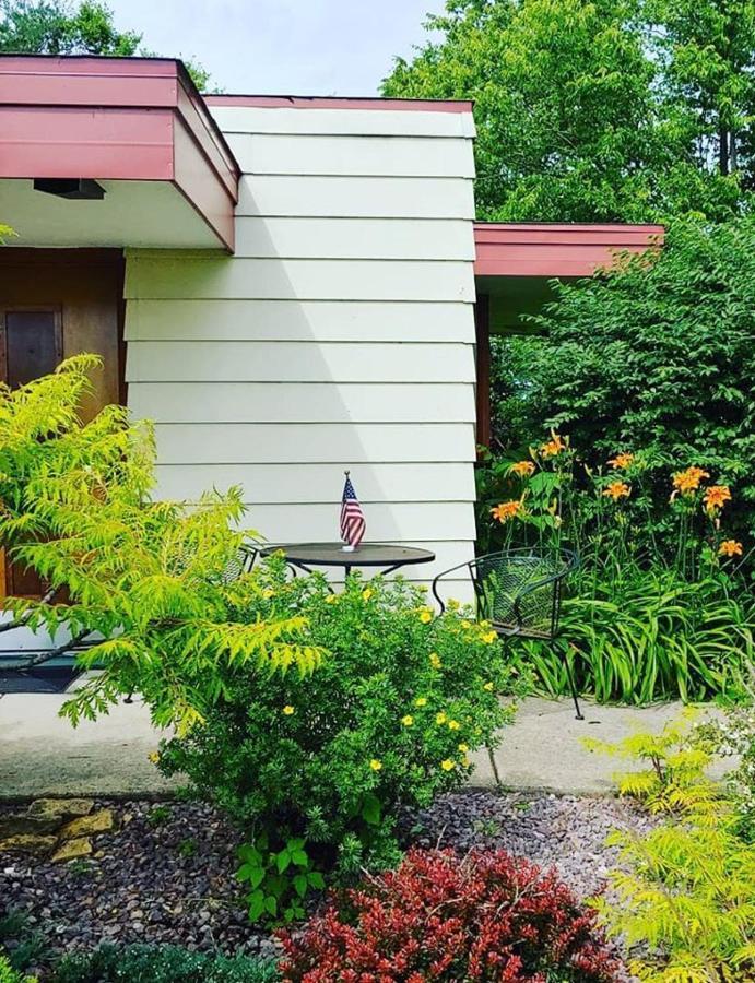 The Usonian Inn Llc Spring Green Exterior foto
