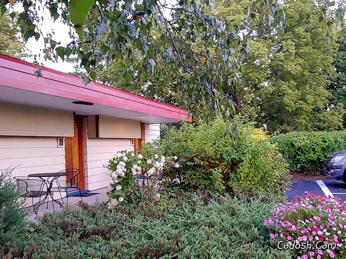 The Usonian Inn Llc Spring Green Exterior foto